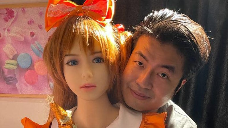 Pria Hidup dengan Boneka Sex Xie Tianrong (Tangkapan Layar via Facebook/謝天榮)