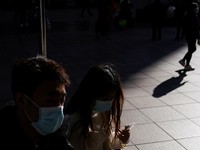 Potret Terkini Covid China, Warga Heboh di Stasiun Shanghai