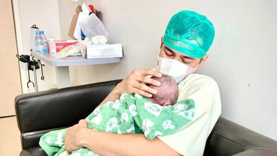 Kelahiran anak ke dua Raffi dan Nagita (Tangkapan Layar via Instagram @raffinagita1717)
