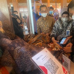 Semua Transaksi Digital Melesat, Kiamat Uang Kertas Terjadi?