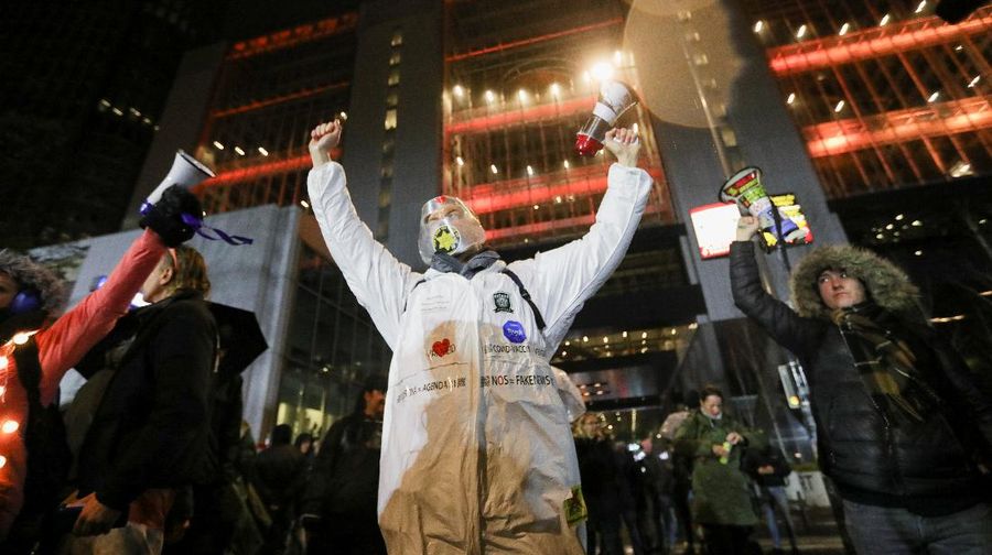 People take part in a protest following Dutch Prime Minister Mark Rutte's announcement of new measures to fight a record surge in coronavirus disease (COVID-19) infections, in The Hague, Netherlands, November 26, 2021. REUTERS/Eva Plevier