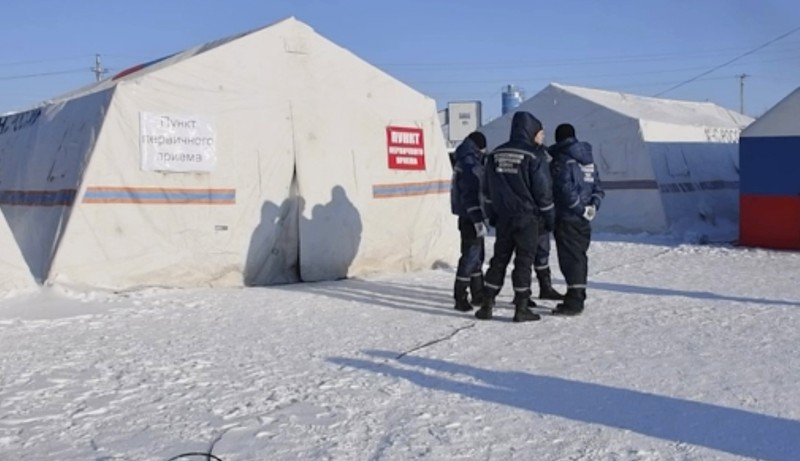 RUSSIA-MINE/ A stop sign is seen at the entrance to the Listvyazhnaya coal mine following Thursday's mine accident, in the Kemerovo region, Russia, November 27, 2021. REUTERS/Maxim Shemetov