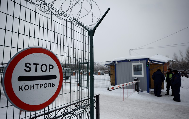 RUSSIA-MINE/ A stop sign is seen at the entrance to the Listvyazhnaya coal mine following Thursday's mine accident, in the Kemerovo region, Russia, November 27, 2021. REUTERS/Maxim Shemetov