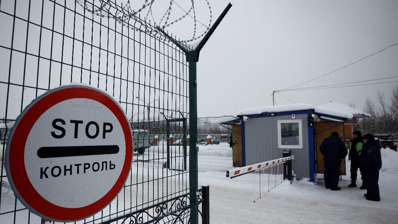 A stop sign is seen at the entrance to the Listvyazhnaya coal mine following Thursday's mine accident, in the Kemerovo region, Russia, November 27, 2021. REUTERS/Maxim Shemetov