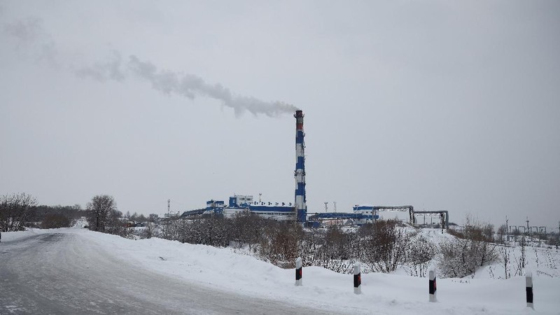 A stop sign is seen at the entrance to the Listvyazhnaya coal mine following Thursday's mine accident, in the Kemerovo region, Russia, November 27, 2021. REUTERS/Maxim Shemetov