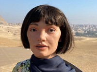 Makin Mirip Manusia, Robot Ini Bisa Buat Puisi & Lukisan
