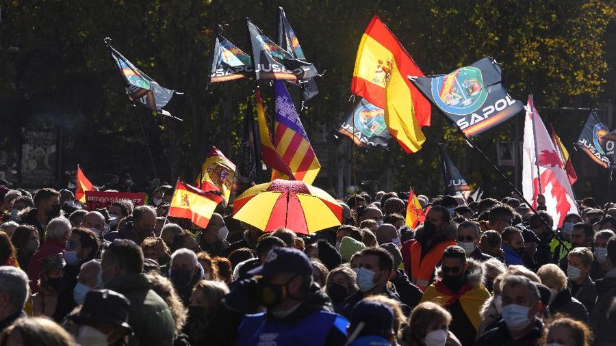 Police march past the Spanish parliament during a protest march in Madrid, Spain, Saturday, Nov. 27, 2021. Tens of thousands of Spanish police officers and their supporters rallied in Madrid on Saturday to protest against government plans to reform a controversial security law known by critics as the “gag law.”  (AP Photo/Paul White)