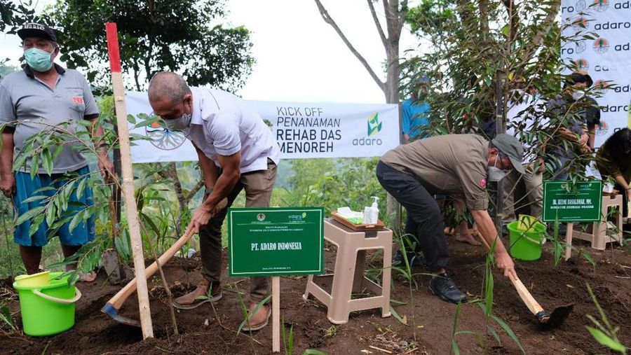 Adaro dan KLHK Tanam Pohon di DAS Menoreh