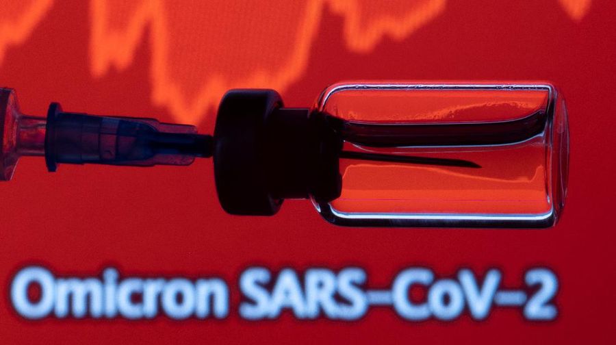 Ilustrasi Omicron sars-CoV-2. (REUTERS/DADO RUVIC)