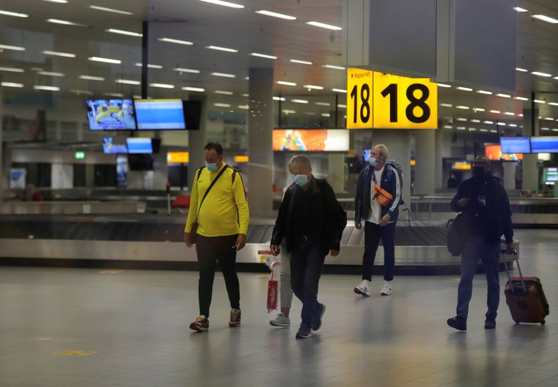 Otoritas Belanda mendeteksi 13 kasus positif virus Corona (COVID-19) varian Omicron dari dua penerbangan asal Afrika Selatan (Afsel). (REUTERS/EVA PLEVIER)