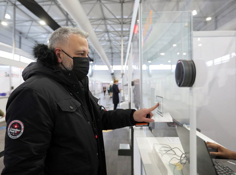 Otoritas Belanda mendeteksi 13 kasus positif virus Corona (COVID-19) varian Omicron dari dua penerbangan asal Afrika Selatan (Afsel). (REUTERS/EVA PLEVIER) Otoritas Belanda mendeteksi 13 kasus positif virus Corona (COVID-19) varian Omicron dari dua penerbangan asal Afrika Selatan (Afsel). (REUTERS/EVA PLEVIER)