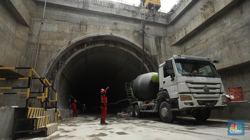 Proyek Kereta Cepat Jakarta Bandung (KCJB) di Jakarta, Senin (29/11/2021). (CNBC Indonesia/Andrean Kristianto) Proyek Kereta Cepat Jakarta Bandung (KCJB) di Jakarta, Senin (29/11/2021). (CNBC Indonesia/Andrean Kristianto)