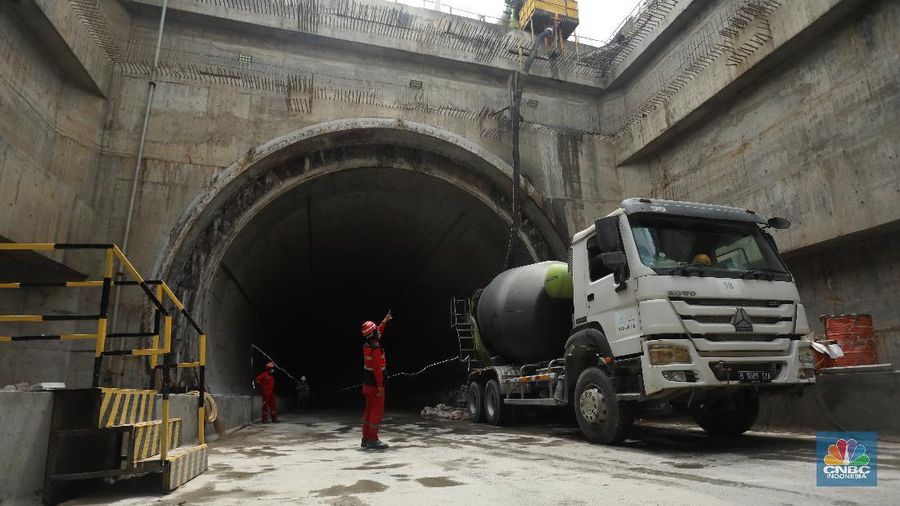 Proyek Kereta Cepat Jakarta Bandung (KCJB) di Jakarta, Senin (29/11/2021). (CNBC Indonesia/Andrean Kristianto)