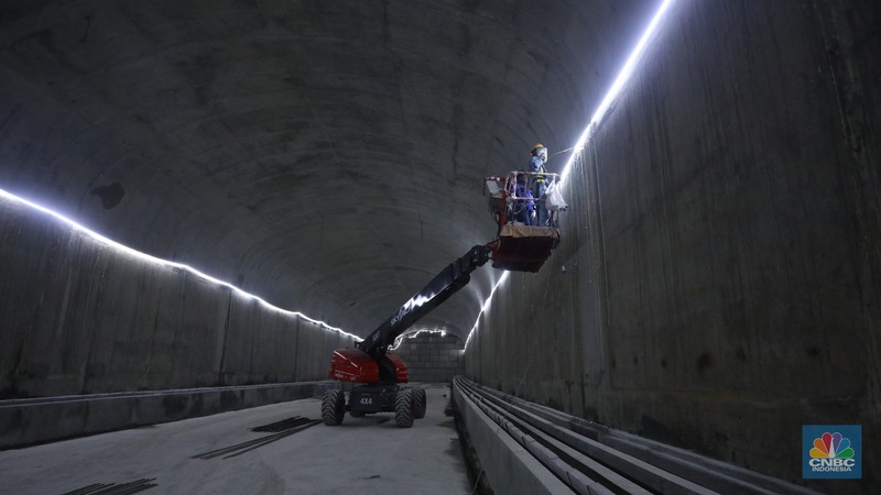Proyek Kereta Cepat Jakarta Bandung (KCJB) di Jakarta, Senin (29/11/2021). (CNBC Indonesia/Andrean Kristianto) Proyek Kereta Cepat Jakarta Bandung (KCJB) di Jakarta, Senin (29/11/2021). (CNBC Indonesia/Andrean Kristianto)