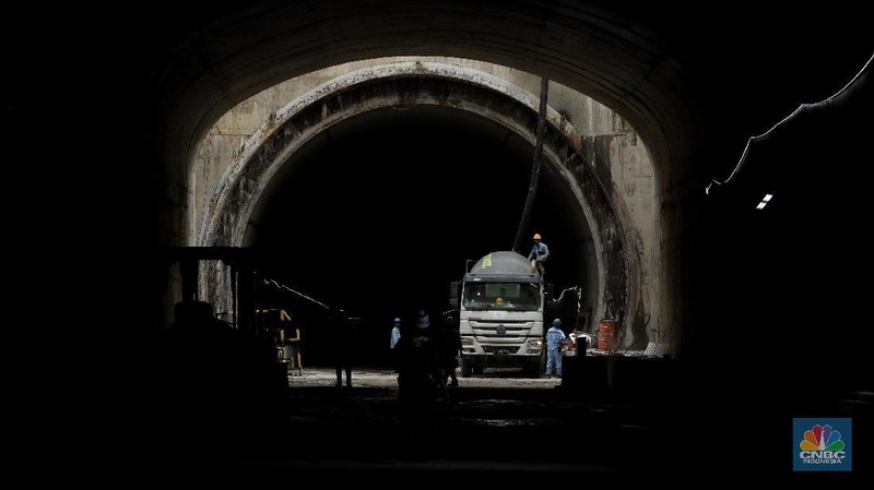 Proyek Kereta Cepat Jakarta Bandung (KCJB) di Jakarta, Senin (29/11/2021). (CNBC Indonesia/Andrean Kristianto)