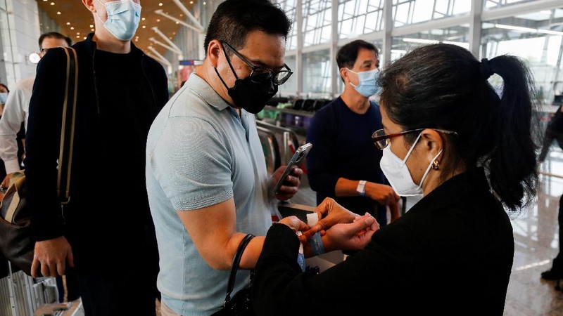 Singapura, Malaysia membuka kembali perbatasan darat di tengah kekhawatiran atas varian Omicron. (REUTERS/CAROLINE CHIA)