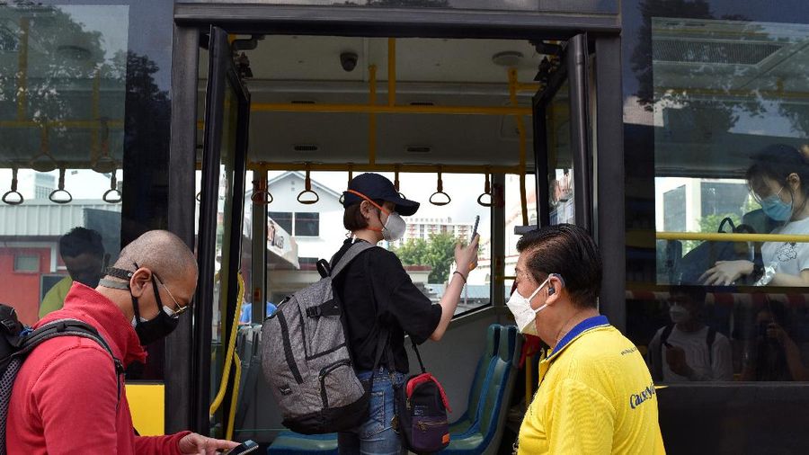 Singapura, Malaysia membuka kembali perbatasan darat di tengah kekhawatiran atas varian Omicron. (REUTERS/CAROLINE CHIA)