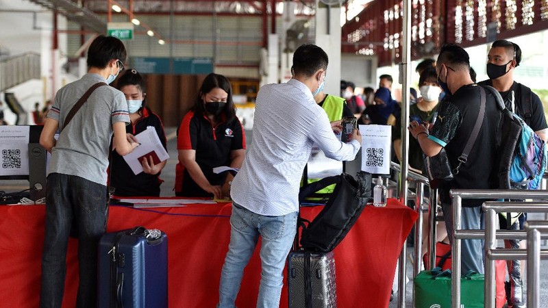 Singapura, Malaysia membuka kembali perbatasan darat di tengah kekhawatiran atas varian Omicron. (REUTERS/CAROLINE CHIA)
