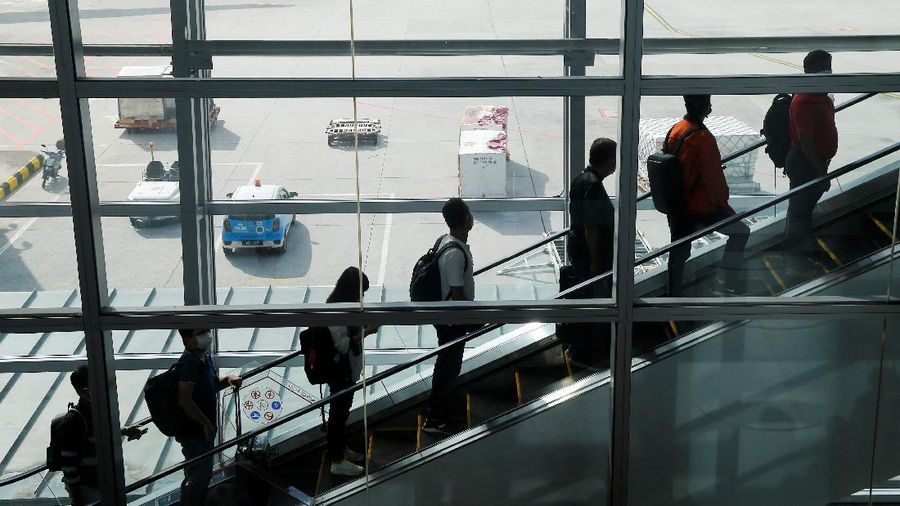 Suasana Bandara di China. (REUTERS/LAI SENG SIN)
