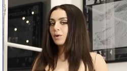 Video: Momen Charli XCX Borong 5 Piala BRIT Awards 2025