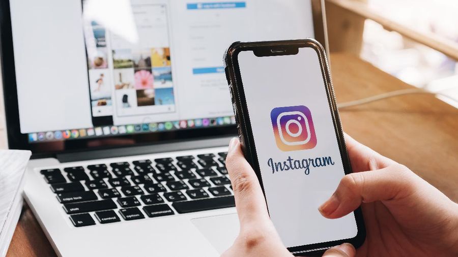 CHIANG MAI, THAILAND - AUG 26, 2018: A woman holds Apple iPhone X with Instagram application on the screen at cafe. Instagram is a photo-sharing app for smartphones.