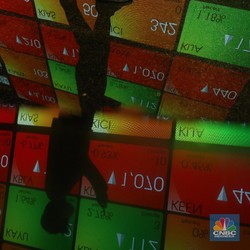 IHSG & Rupiah Ambruk, Saham Ini Malah Cetak Cuan Gede