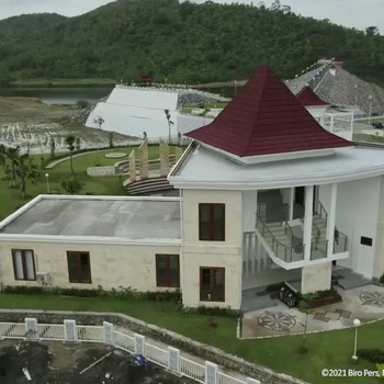 Gaya Jokowi Resmikan Bendungan 'Raksasa' Bernilai Triliunan