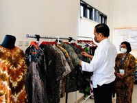Jokowi  Jadi Presiden Paling Royal Bantu UMKM, Ini Buktinya