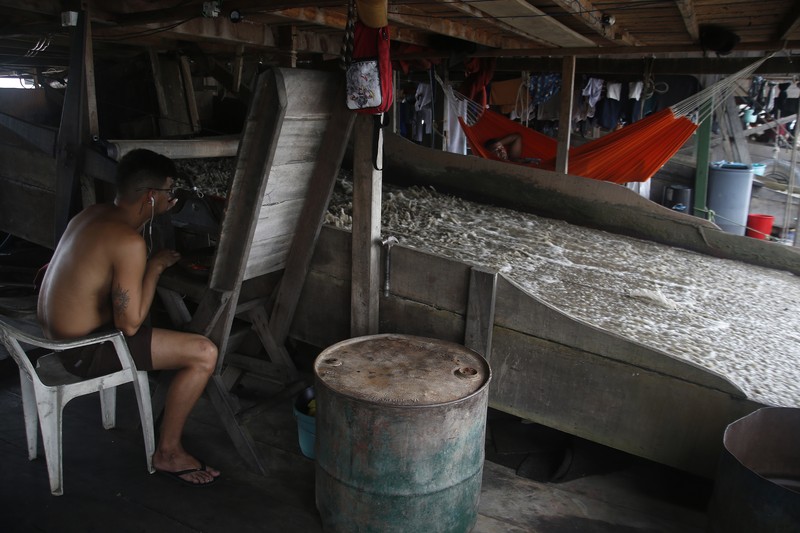 Tambang emas ilegal di sungai Amazone, Brazil. (AP/Edmar Barros) Tambang emas ilegal di sungai Amazone, Brazil. (AP/Edmar Barros)