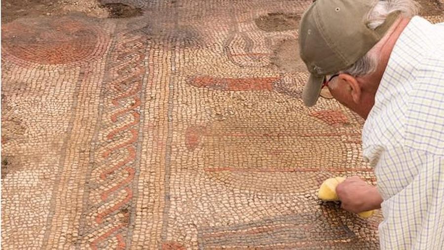 Vila Romawi Ditemukan di Lahan Pertanian Inggris. (Tangkapan layar Historic England)