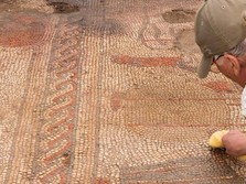 Wow! Liontin Romawi Kuno Berbentuk Penis Ditemukan di Inggris