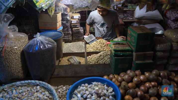 Suasana pedagang di Pasar Induk, Kramat jati, Jakarta Timur, Rabu, (1/12/2021). (CNBC Indonesia/Muhammad Sabki) Suasana pedagang di Pasar Induk, Kramat jati, Jakarta Timur, Rabu, (1/12/2021). (CNBC Indonesia/Muhammad Sabki)