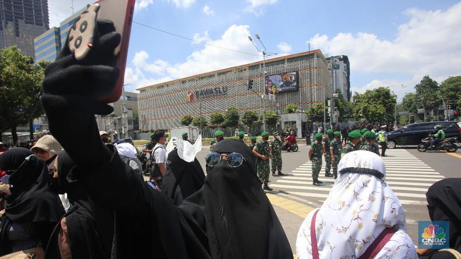 Aksi relawan 212 d Jakarta (CNBC Indonesia/Muhammad Sabki)