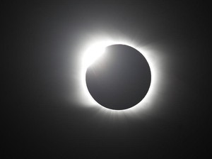 Fenomena Astronomi 2024: Gerhana Matahari Total hingga Komet 3 Kali Everest