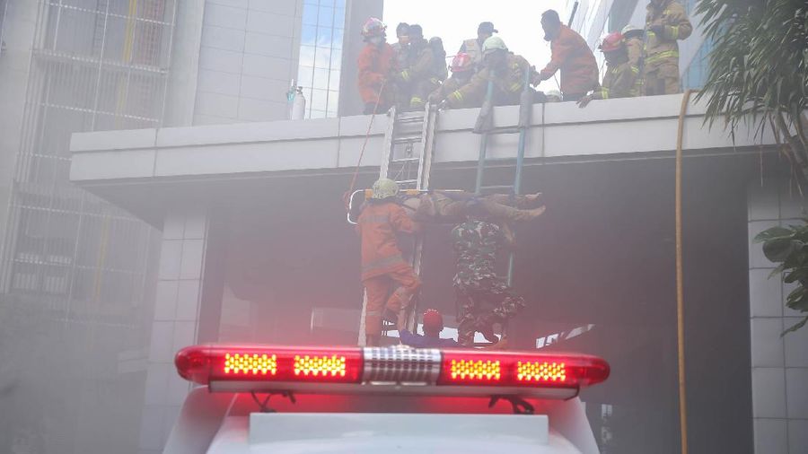 Kebakaran Gedung Cyber 1 Mampang. (Detikcom/Grandyos Zafna)