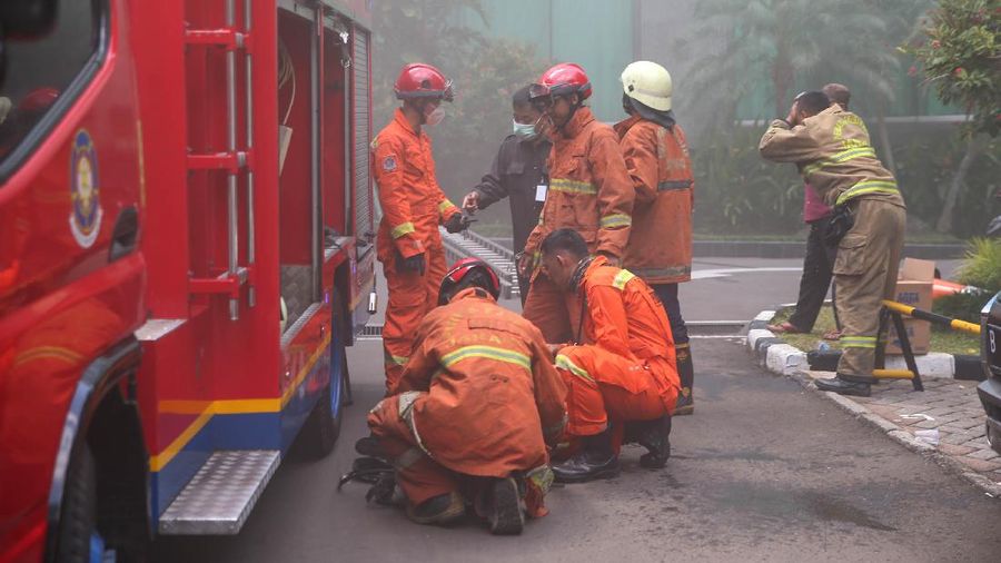Kebakaran Gedung Cyber 1 Mampang. (Detikcom/Grandyos Zafna)
