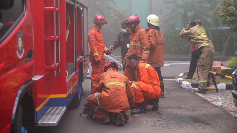 Kebakaran Gedung Cyber 1 Mampang. (Detikcom/Grandyos Zafna)