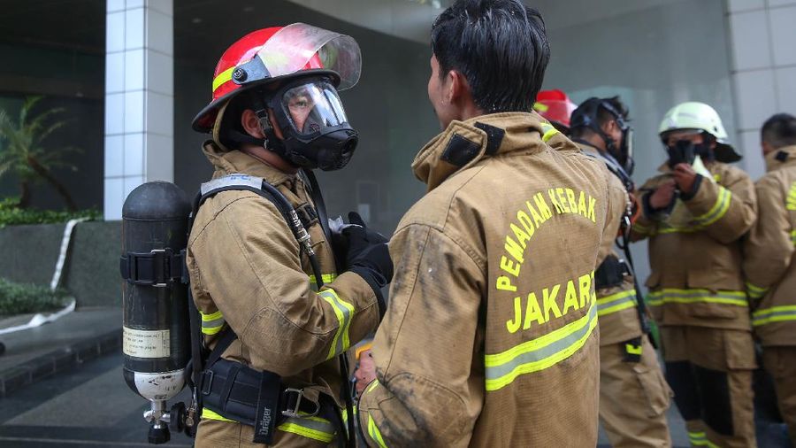 Kebakaran Gedung Cyber 1 Mampang. (Detikcom/Grandyos Zafna)