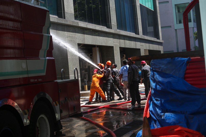 Kebakaran Gedung Cyber 1 Mampang. (Detikcom/Grandyos Zafna)