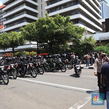 Ribuan Aparat Tahan Pergerakan Massa Reuni 212 di DKI