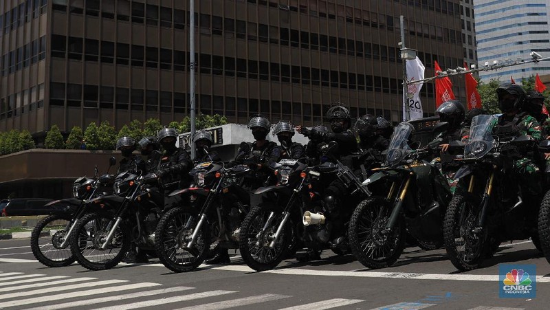 TNI-Polri Patroli cegah reuni 212. (CNBC Indonesia/Muhammad Sabk)