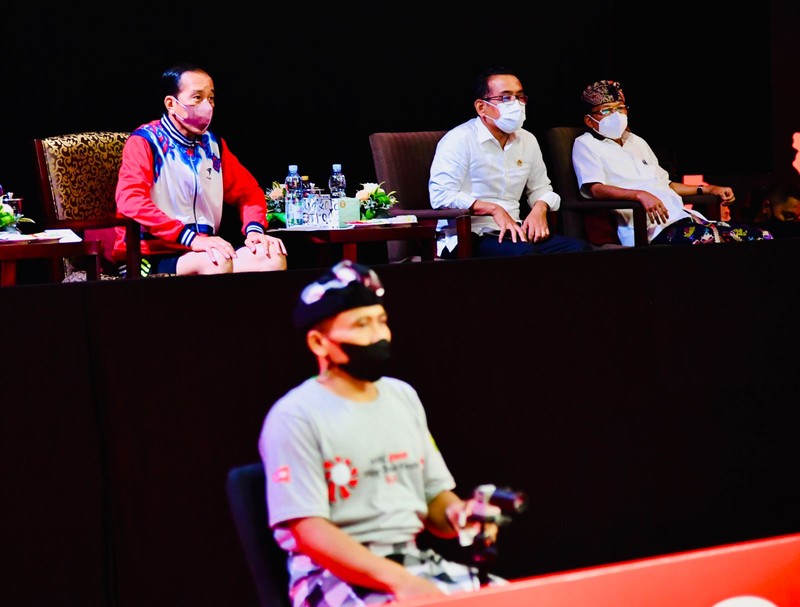 Di sela-sela kunjungan kerjanya di Provinsi Bali, Kamis, 2 Desember 2021, Presiden Joko Widodo menyaksikan pertandingan BWF World Tour Finals 2021 yang digelar di The Westin Resort, Bali International Convention Center (BICC), Kabupaten Badung. (Dok:  Biro Pers Sekretariat Presiden)