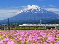 Kebanyakan Turis, Jepang Pungut Tiket Masuk ke Gunung Fuji