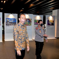 Jokowi Heran Kapolda-Kapolres Sowan ke Ormas Pelanggar Hukum