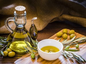 5 Manfaat Minum Minyak Zaitun Sebelum Sarapan, Benar Bikin Sehat?