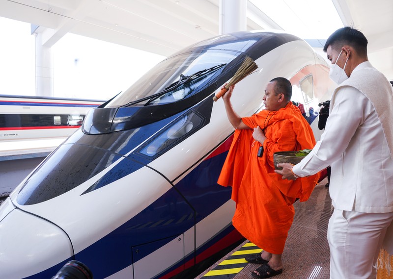Peresmian proyek kereta cepat Laos-China. (REUTERS/PHOONSAB THEVONGSA)