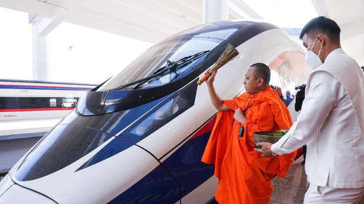 Peresmian proyek kereta cepat Laos-China. (REUTERS/PHOONSAB THEVONGSA)