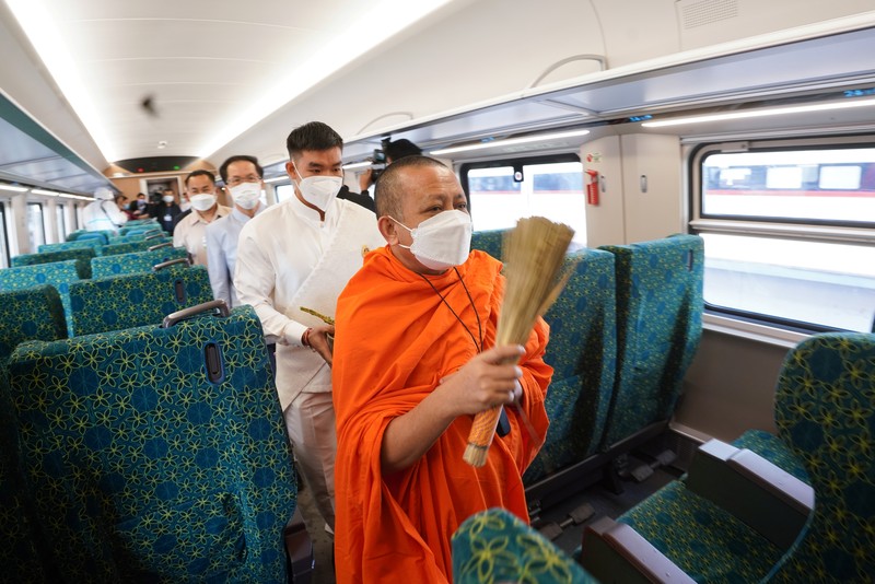 Peresmian proyek kereta cepat Laos-China. (REUTERS/PHOONSAB THEVONGSA)