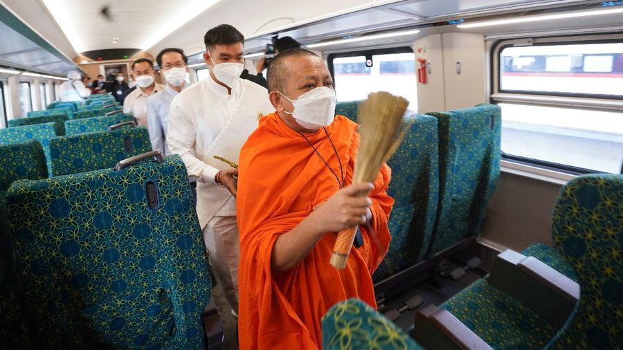 Peresmian proyek kereta cepat Laos-China. (REUTERS/PHOONSAB THEVONGSA)