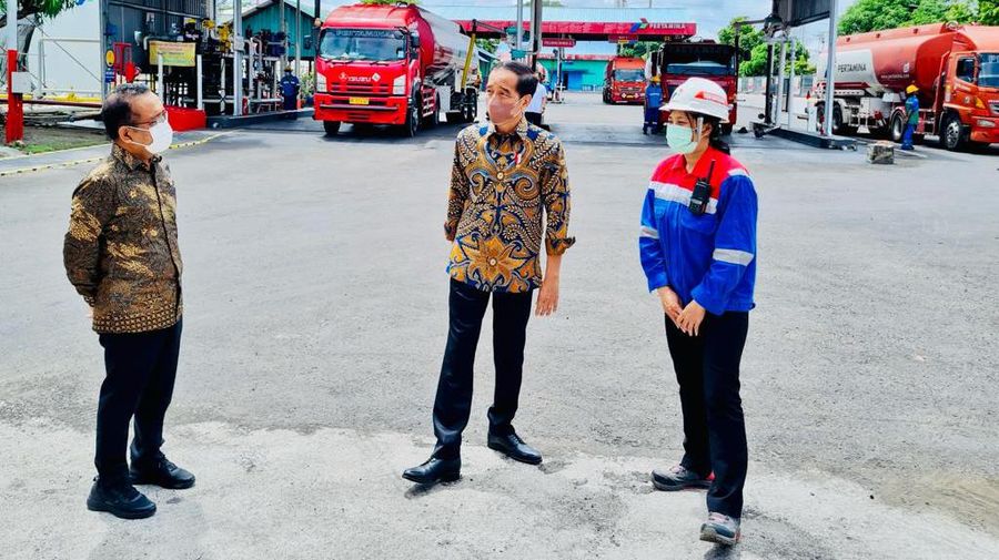 Presiden Jokowi Melakukan Sidak di Terminal BBM Sanggaran, Denpasar, (3/12/2021). (Dok: Biro Pers Sekretariat Presiden)